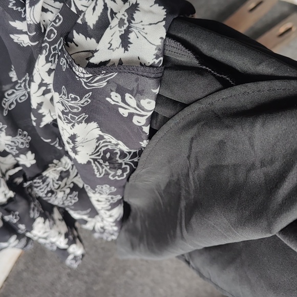 Isabel Maternity Black and White Floral Long Sleeve Dress NWT Size S Sheer Lined - Picture 8 of 9